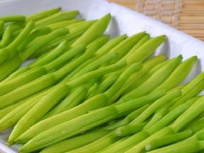 黄花菜是否有毒？（了解黄花菜的毒性和食用方法）
